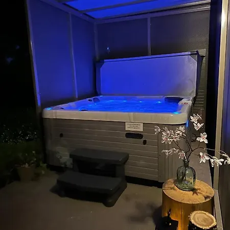 Magnolia House By The River Xl * 메틀리카