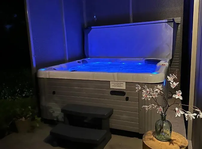 Magnolia House By The River Xl * Metlika