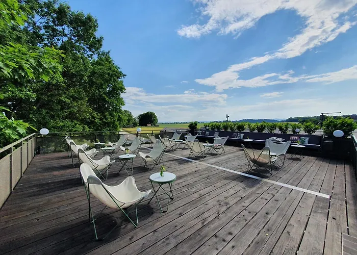 Magnolia House By The River Xl * Metlika